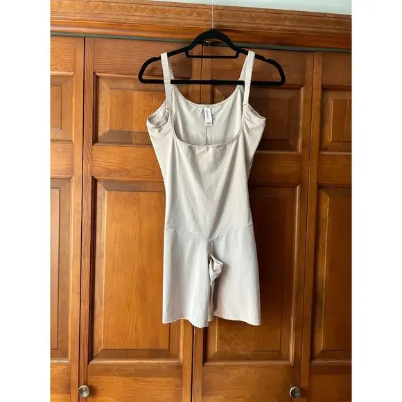 Leonisa Women's Undetectable Edge Boyshort Shaper with Booty Lifter Tan Size L